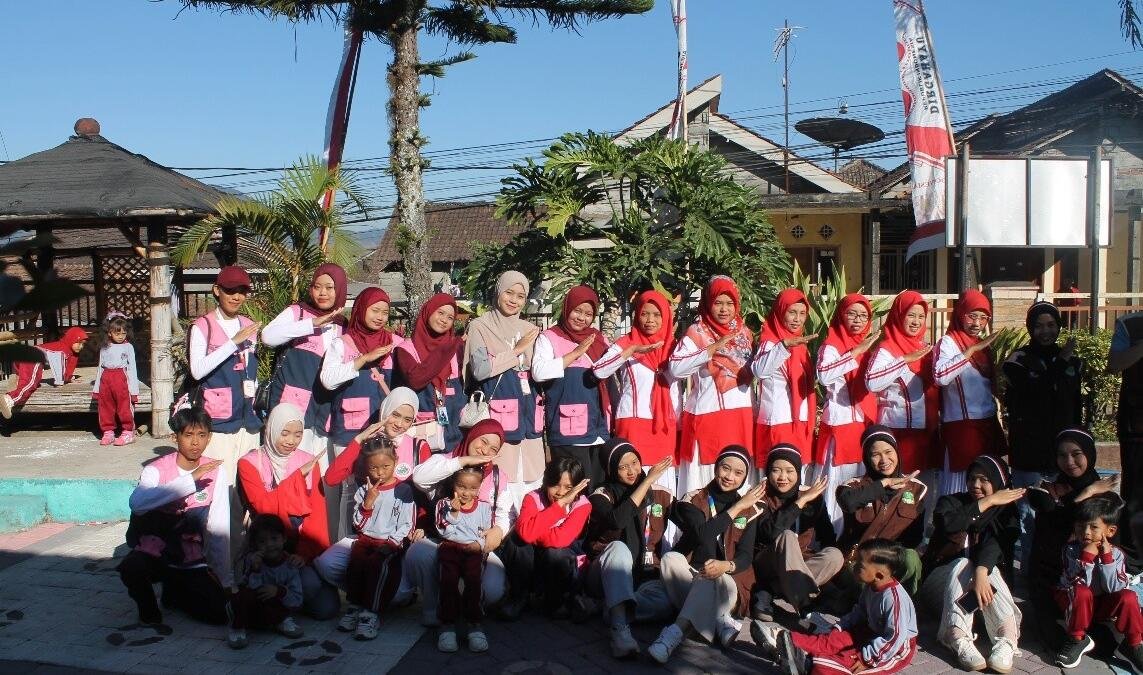Semarak Kemerdekaan di RA Al Ishlah, Siswa hingga Mahasiswa KKN MAs Adu Kekompakan