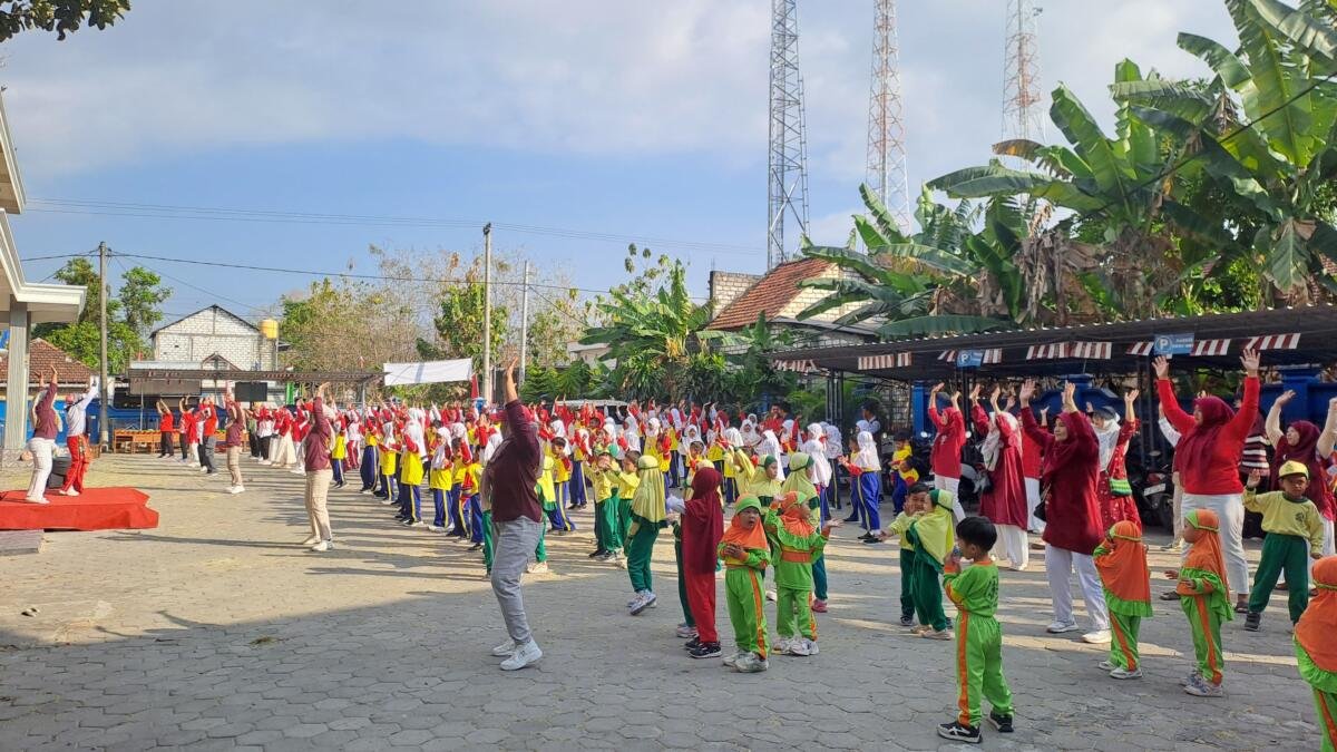 Senam Kemerdekaan Sekolah Ceria Satukan Murid, Guru, dan Warga Muhammadiyah Melirang