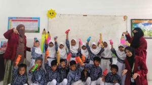 Sehari Belajar PHBS bersama Mahasiswa PLP Umsida Kelompok 68