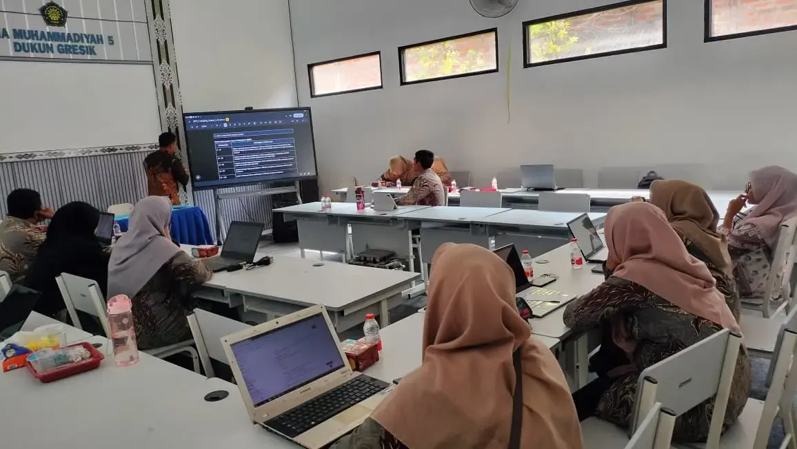 SMA Muhammadiyah 5 Dukun Tingkatkan Kompetensi Digital Guru melalui Peer Learning