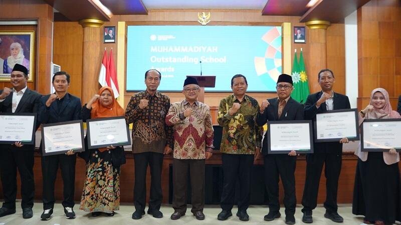 Smamda Surabaya Raih Muhammadiyah Outstanding School Award dari PWM Jawa Timur