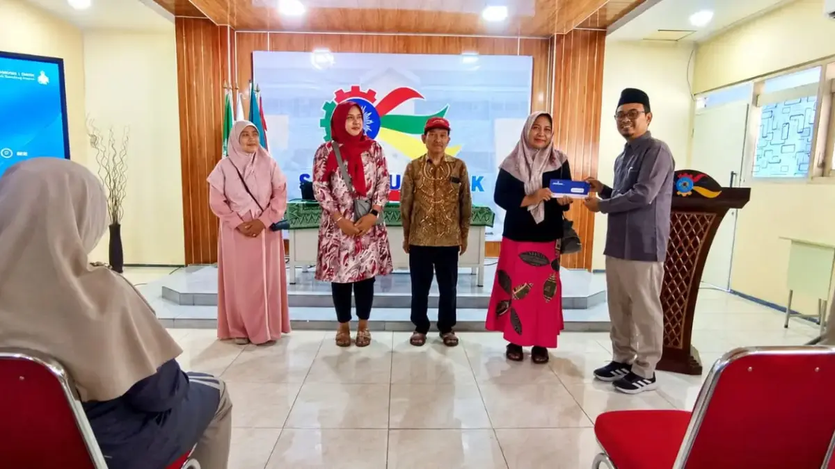 Spemutu Salurkan Beasiswa Prestasi dan Afirmasi untuk 30 Siswa