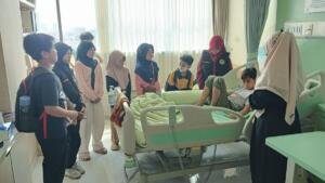 Student Care SD Musix Jenguk Keinan di Rumah Sakit, Doa Teman-Teman Menguatkan