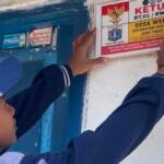 Tak Lagi Bingung Cari Alamat, KKN Umla Pasang Identitas Rumah Perangkat Desa RT/RW di Desa Weru