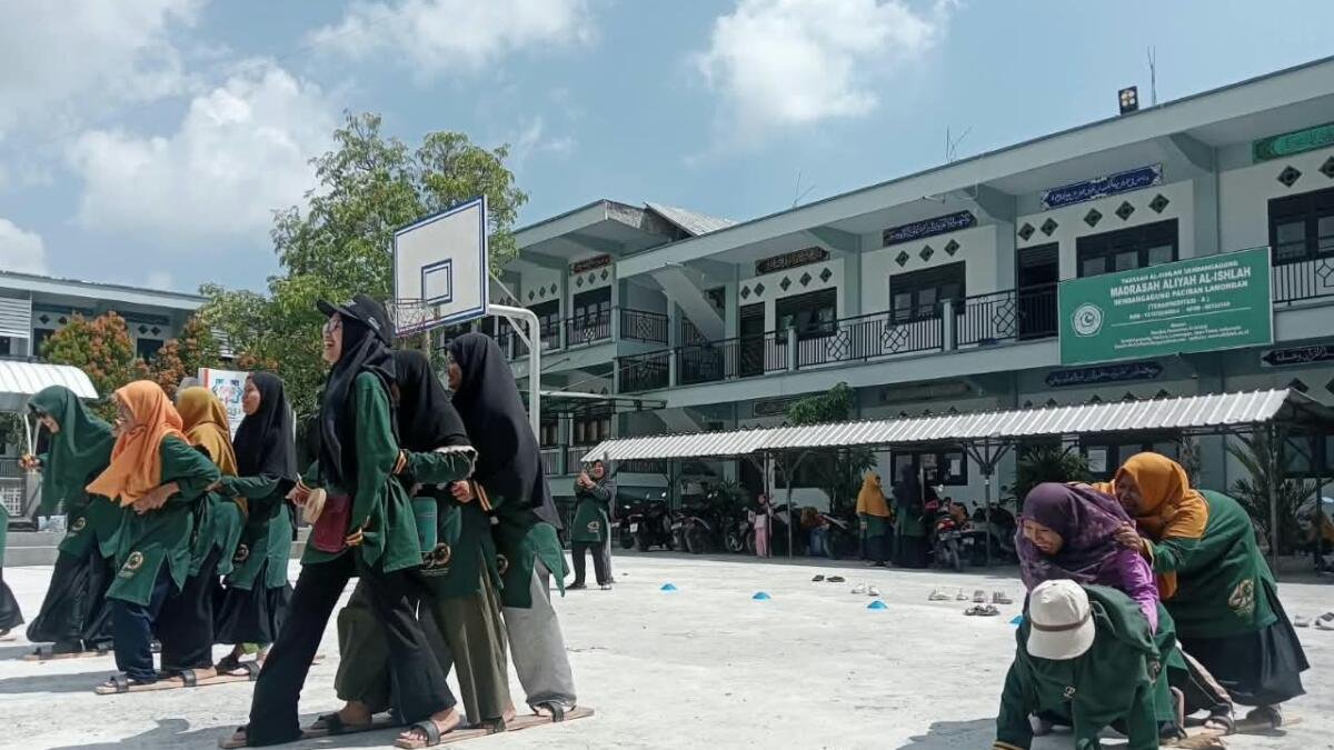 Terpingkal lalu Terjungkal, Fun Game Emak-Emak Al-Ishlah Bikin Ngakak