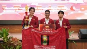 Tiga Kader IMM Supremasi Hukum UMM Juara 1 Debat Antikorupsi Nasional