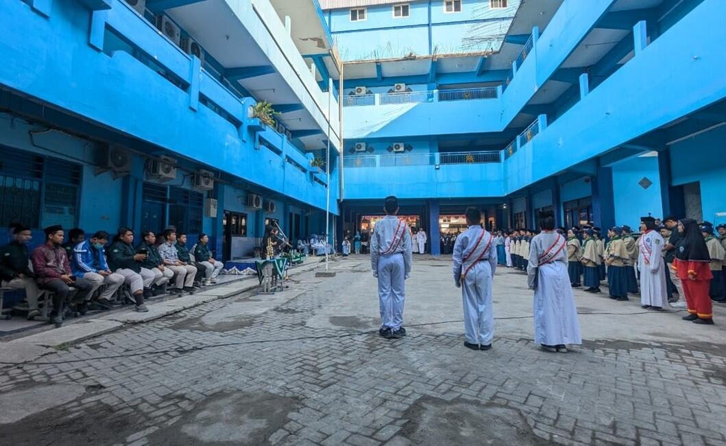 Upacara 17 Agustus sebagai Implementasi Pembelajaran Sosial Emosional di SMP Muhammadiyah 15 Surabaya