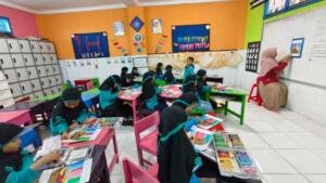 Warna-Warni Kreativitas! Talent Mewarnai Siswa Kelas 1 SD Mumtaz Penuh Keceriaan