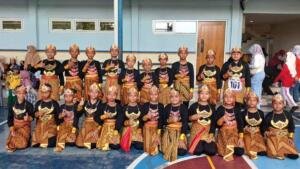 Wayang Kuat, Sekolah Hebat! SD Muhammadiyah 8 Tulangan Raih Juara 3 Gerak Jalan Kecamatan