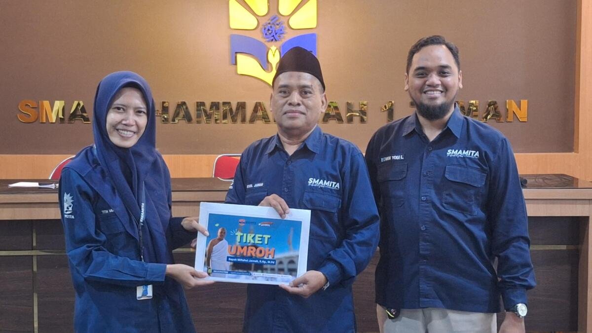 25 Tahun Mengabdi, Guru Smamita Raih Hadiah Tiket Umrah