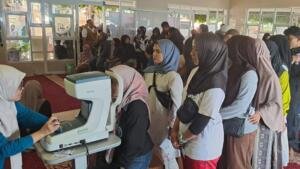 252 Warga Lembang Ikuti Pemeriksaan Mata Gratis, 56 Dapat Kacamata