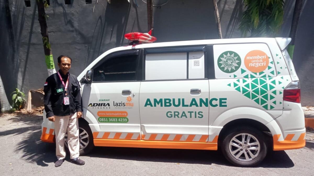Ambulan Muhammadiyah Antar Santri dan Pelajar Diduga Keracunan Makanan ke Sejumlah RS di Sidoarjo