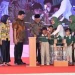 Anak-anak Belajar STEM dengan Cara Menyenangkan, dari Kardus Menjadi Menara Kudus