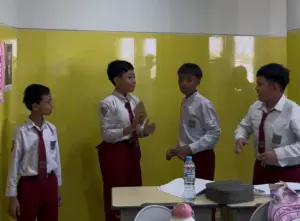 Berburu Amplop, Pecahkan Soal: Serunya Belajar ala Siswa Kelas 6 SDM 18 Surabaya