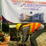Bersejarah, PCM Wringinanom Gelar Groundbreaking SMP Semesta 16 pada Malam Hari