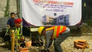 Bersejarah, PCM Wringinanom Gelar Groundbreaking SMP Semesta 16 pada Malam Hari