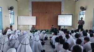 Cegah Bullying, Wujudkan Sekolah Aman dan Nyaman, Satbinmas Polresta Sidoarjo Edukasi Siswa SMP Muhammadiyah 8 Tanggulangin
