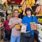 Cicipi Wingko Babat hingga Jenang Kudus, Yuya Sato Terpikat Kuliner Nusantara
