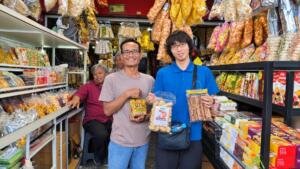 Cicipi Wingko Babat hingga Jenang Kudus, Yuya Sato Terpikat Kuliner Nusantara