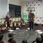 Club Galator Umsura Kenalkan Astronomi kepada Siswa SDIT Al-Uswah Surabaya