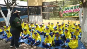 CPA Kelas 1 SD Muhammadiyah 18 Surabaya Belajar di Alas Prambon