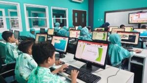 Dari Ide Menjadi Slide, Siswa SD Muhammadiyah 1&2 Taman Belajar Membuat Presentasi dengan PowerPoint