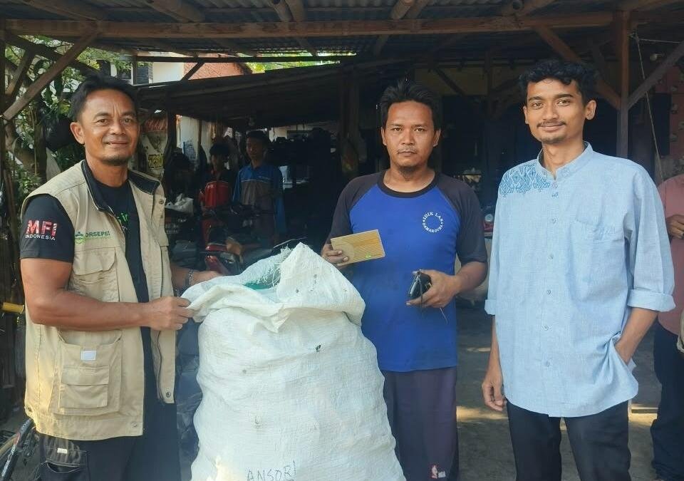 Dari Sampah Menjadi Berkah, KKM UMC Revitalisasi Bengkel Sampah Desa Ciledug Wetan