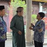 Delegasi Majelis Dikdasmen dan PNF PP Muhammadiyah Serahkan Infak ke Masjid Xian Xian