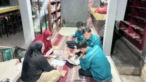 Digitalisasi Perpustakaan Desa, Mahasiswa KKN-T UMG Uji Coba Aplikasi di Perpustakaan Dusun Sukoanyar