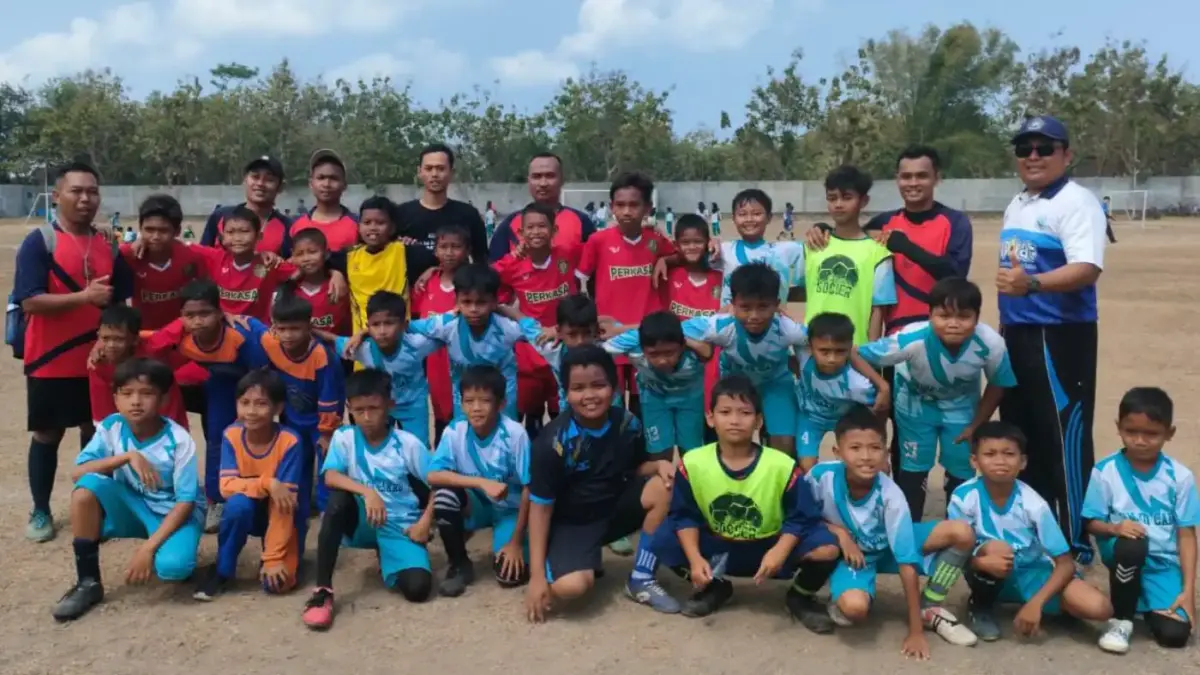 Dua MI Muhammadiyah Cakru Borong Juara 1 dan 2 Lomba Sepak Bola Kecamatan Kencong