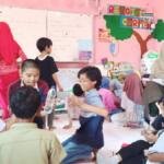 Eksperimen Ubur-Ubur Meriahkan Sains Club SD Muhammadiyah 16 Surabaya