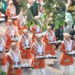 Emak-Emak Usia Senja Tetap Perkasa, Drumband Jaya Pertiwi Aisyiyah Jadi Perhatian 5.000 Peserta