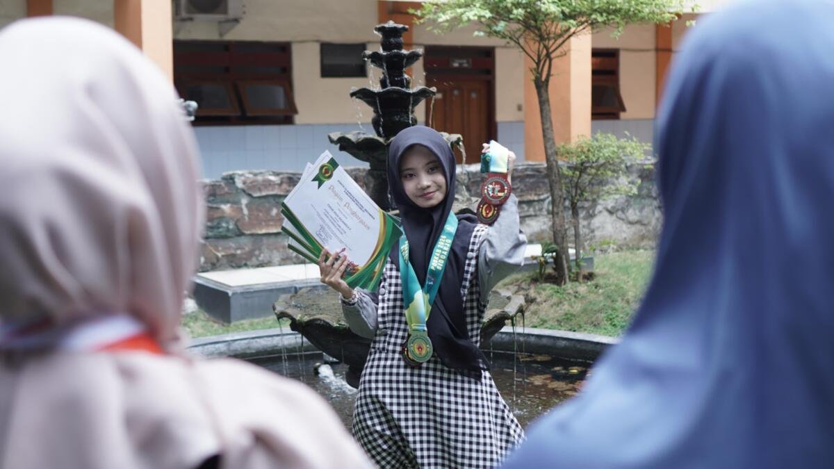 Farah Nada Raih Empat Medali Porkab Sidoarjo 2026, Bidik Kejuaraan Anggar Nasional