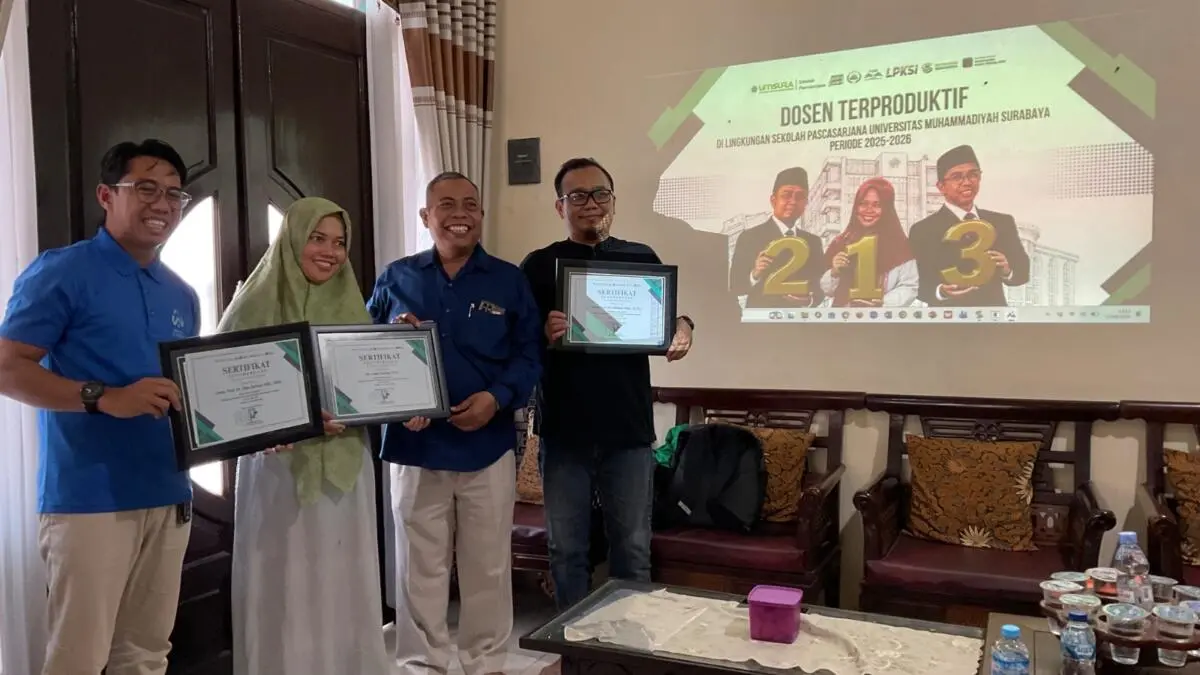 Tiga Dosen Terproduktif Diberi Apresiasi dalam Raker Sekolah Pascasarjana Umsura
