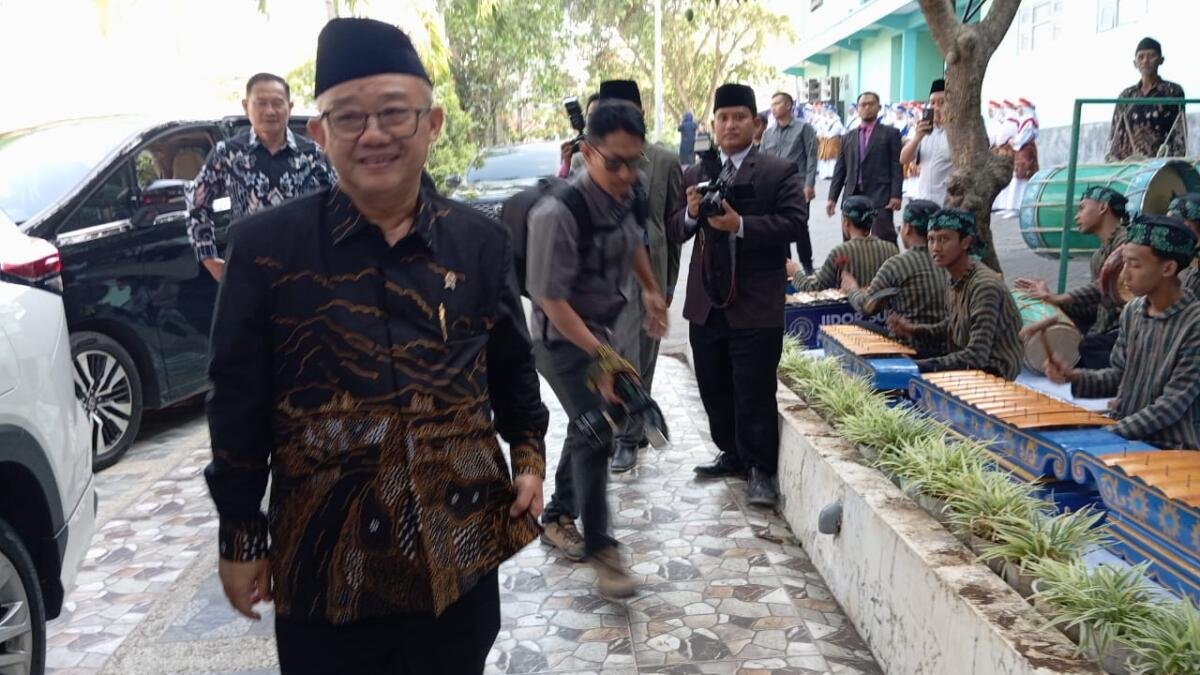 Jidor Surya Nada PR IPM SMPM 12 Paciran Sambut Mendikdasmen di Ring Satu Kediaman Pengasuh