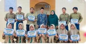 Jumat Penuh Berkah, KL Lazismu SMA Muhammadiyah 1 Babat Salurkan 13 Voucher Beasiswa SPP