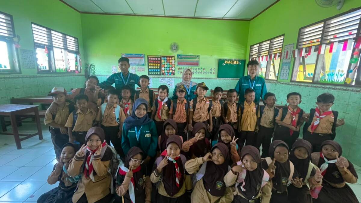 KKN-T UMG Kelompok 22 Ajak Siswa Belajar Cinta Lingkungan dengan Peran dan Gambar