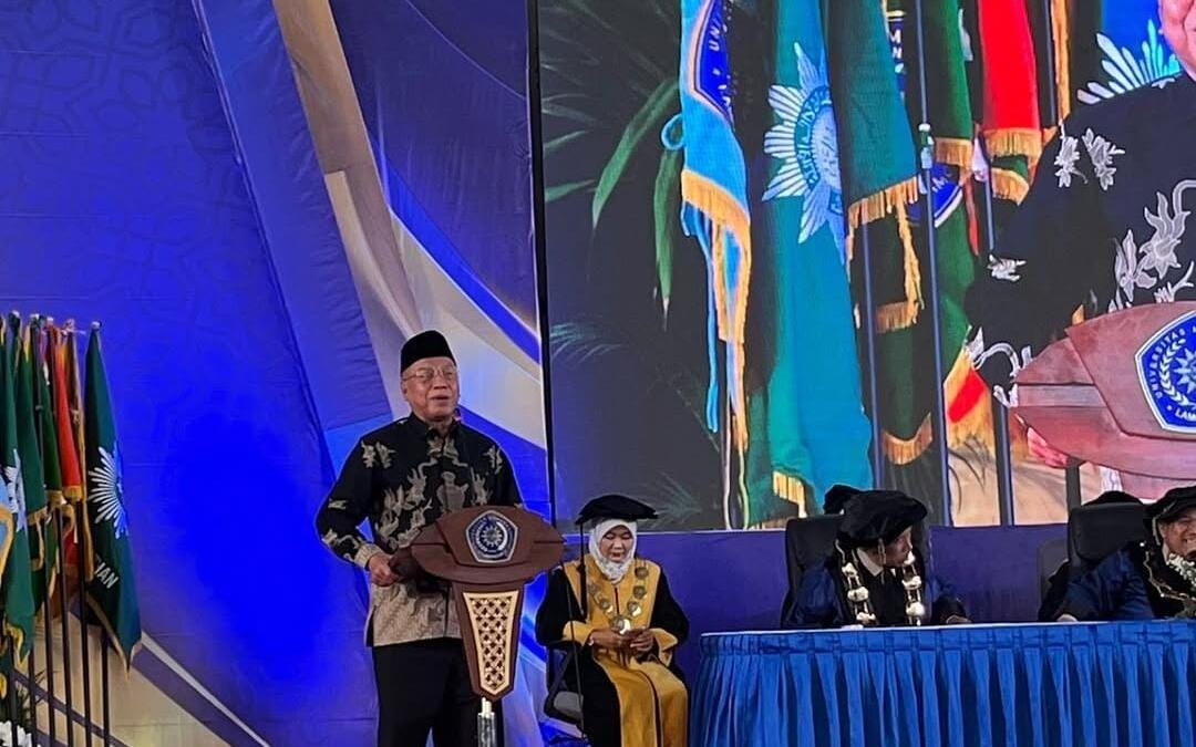 Wisuda VIII Umla, Ketua PWM Jatim Pesan Wisudawan Jaga Kredibilitas dan Integritas