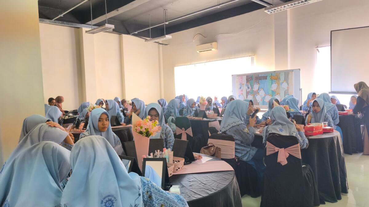 Asah Keterampilan, Siswi Kelas Peminatan Tata Rias Muven Ikuti Beauty Class Bersama PIXY