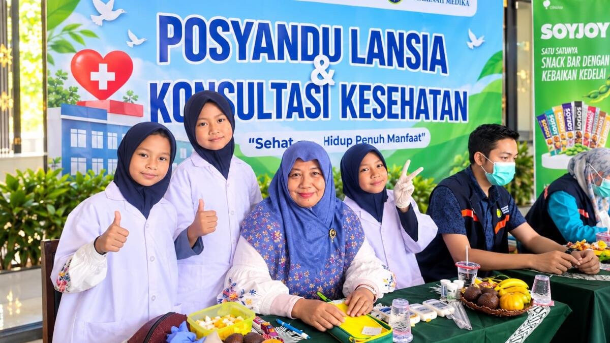 Talent Dokcil SD Mumtaz Praktikkan Ilmu di Posyandu Lansia