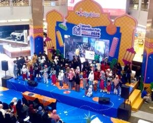 Dari Panggung Royal Plaza, Siswa Sekolah Kreatif Baratajaya Belajar Memimpin