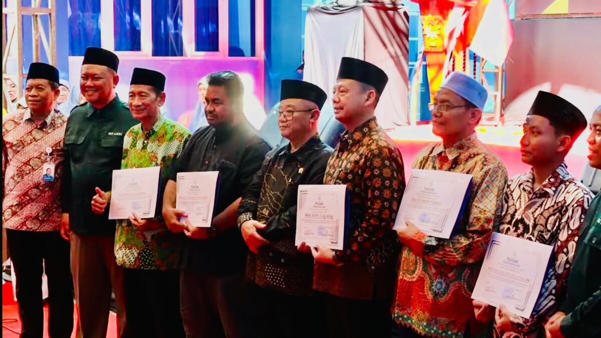 Menghormati Estafet Pengabdian, Enam Ketua PCM Kenjeran Menerima Penghargaan