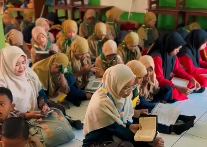 Kamis Pagi di MI Megah, Al-Quran Jadi Bekal Langkah Anak Hebat