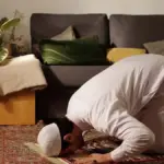 Saat Selimut Terasa Lebih Nyaman daripada Sajadah