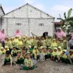 Tanamkan Kepedulian Sejak Dini, TK ABA 07 Padangbandung Gelar Kegiatan Peduli Lingkungan