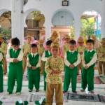 Langkah Kecil Menuju Masjid, Anak TK-KB Aisyiyah II Kota Probolinggo Praktik Salat Dhuha