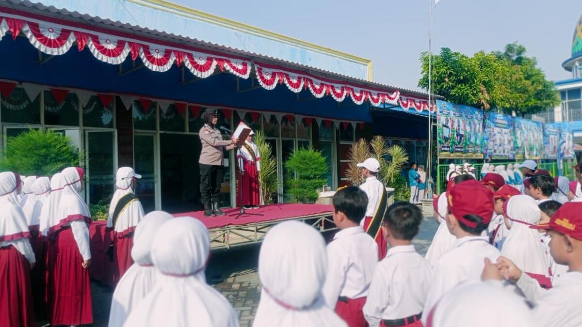 Edukasi Disiplin Sejak Dini, Polwan Krian Sapa Siswa SD Muhammadiyah 1 Krian