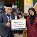 Anak Buruh Sawit Rela Jauh Mencari Sinyal, Kini Fina Raih Beasiswa Dokter UMY