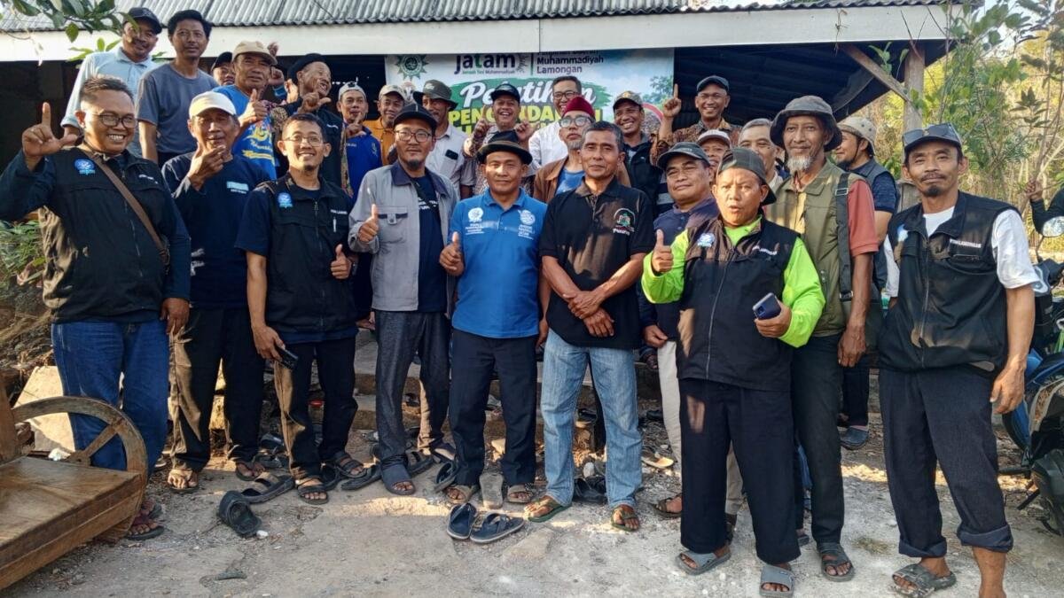 Petani Disebut Mujahid Ketahanan Pangan, Ketua PDM Lamongan Letakkan Batu Pertama RUBUHA