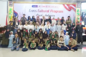 Perpisahan Siswa SD Muhida dengan Mahasiswa Internasional Ini Mengundang Haru